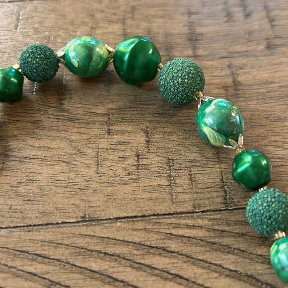 Groovy ☮️ 1970s Lucky 🍀 Green Beaded Necklace Jade like brilliance✨ Textured 2! - Picture 12 of 17